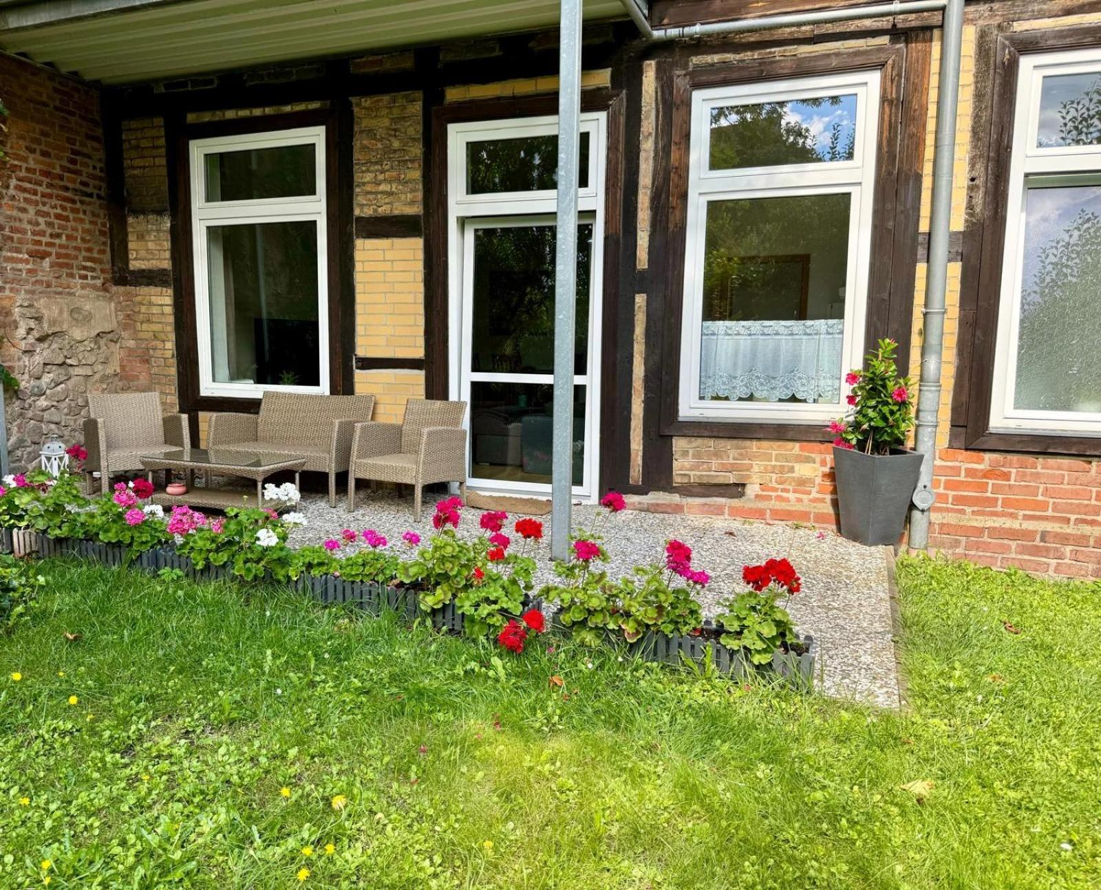 Attraktive Wohnung Im Gruenen Hinterhof Schwerin  Exteriör bild